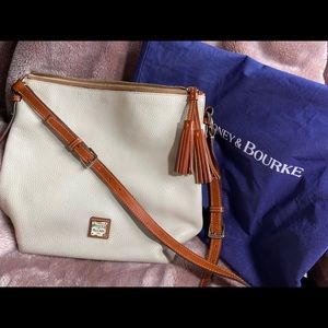 Beautiful Dooney & Bourke Cream Dixon Crossbody